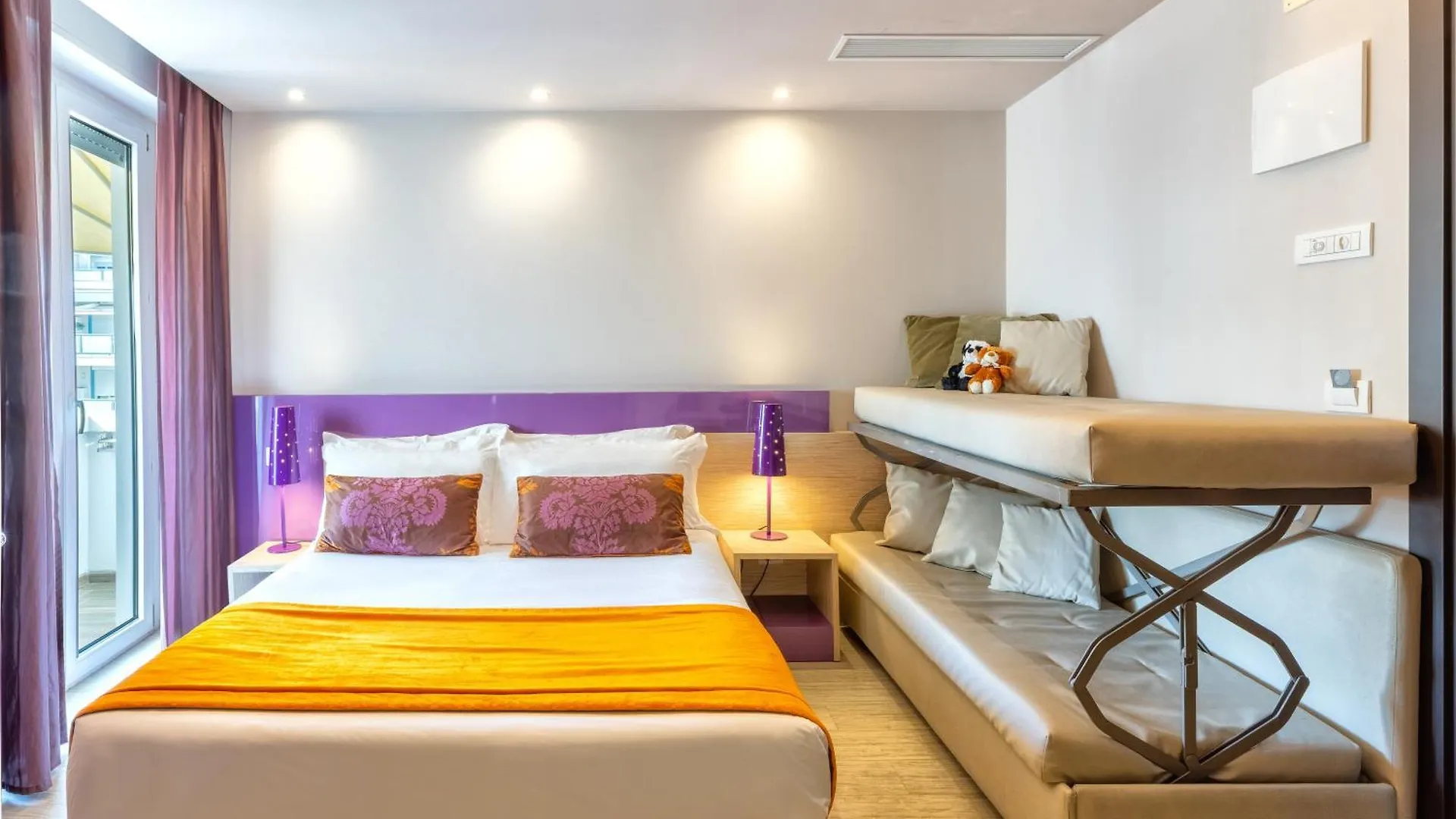 Hotel Dory Riccione 4*,  Italia